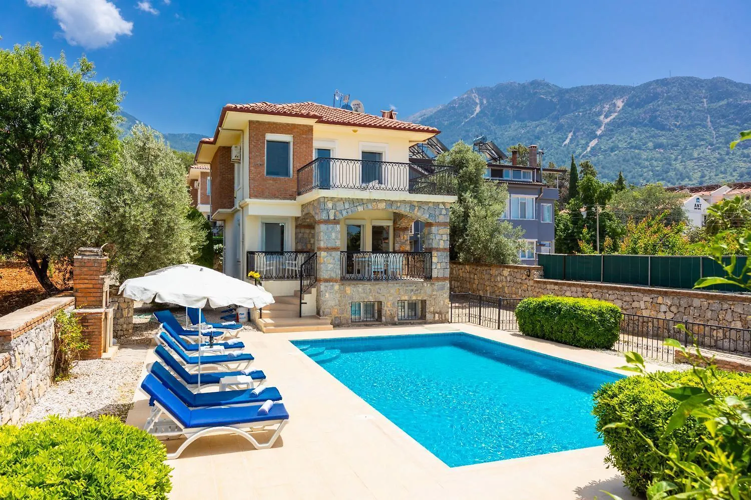 Golden Trio Villa 厄吕代尼兹
